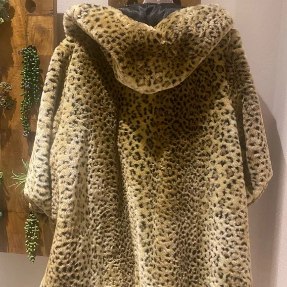 East 5th Coat - Picture 3 of 8